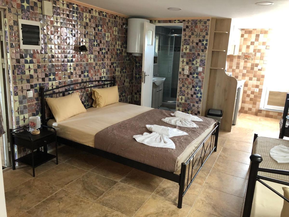 Nikolakakis Rooms Lavrio ภายนอก รูปภาพ