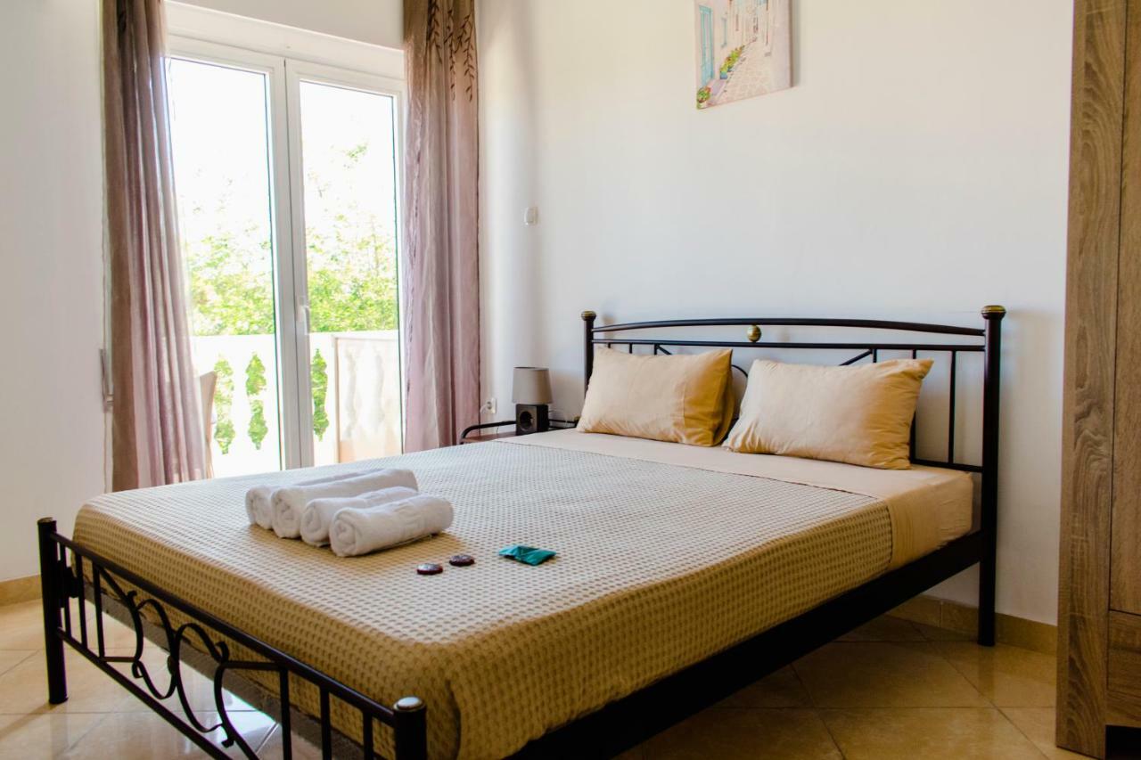 Nikolakakis Rooms Lavrio ภายนอก รูปภาพ