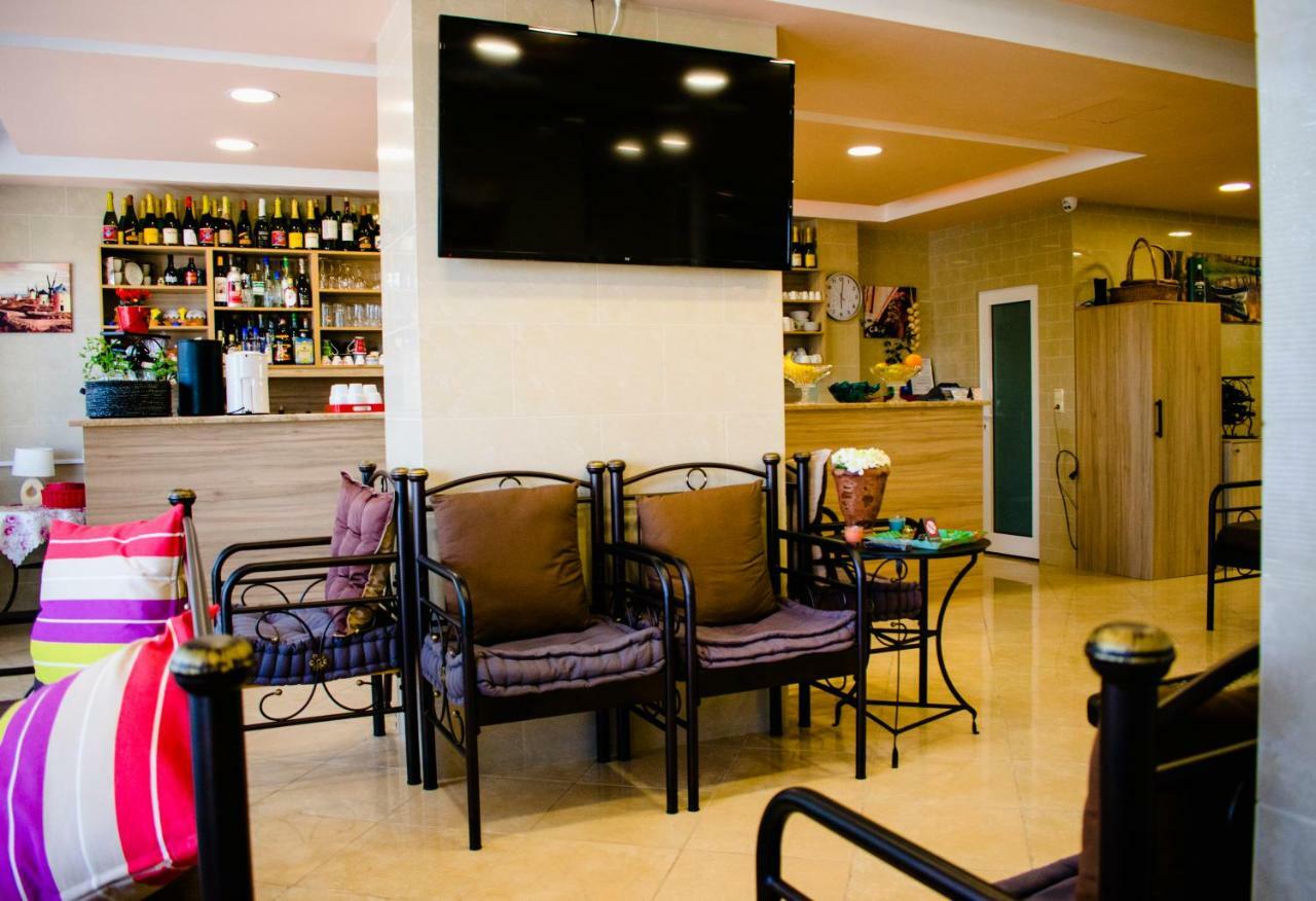 Nikolakakis Rooms Lavrio ภายนอก รูปภาพ